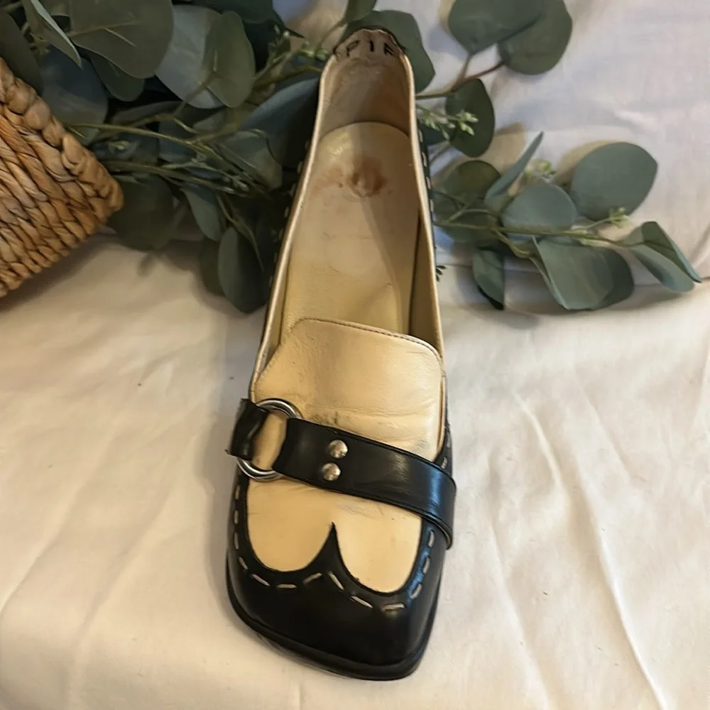 John Fluevog | Women's | Black/Cream | stitching | 9 | Mary Jane | heel| loafers - Picture 6 of 16